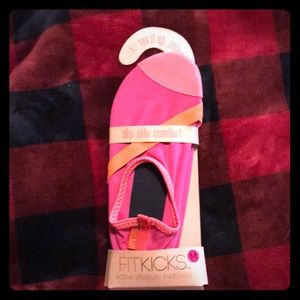 Fit Kicks size Med 7-8 shoe